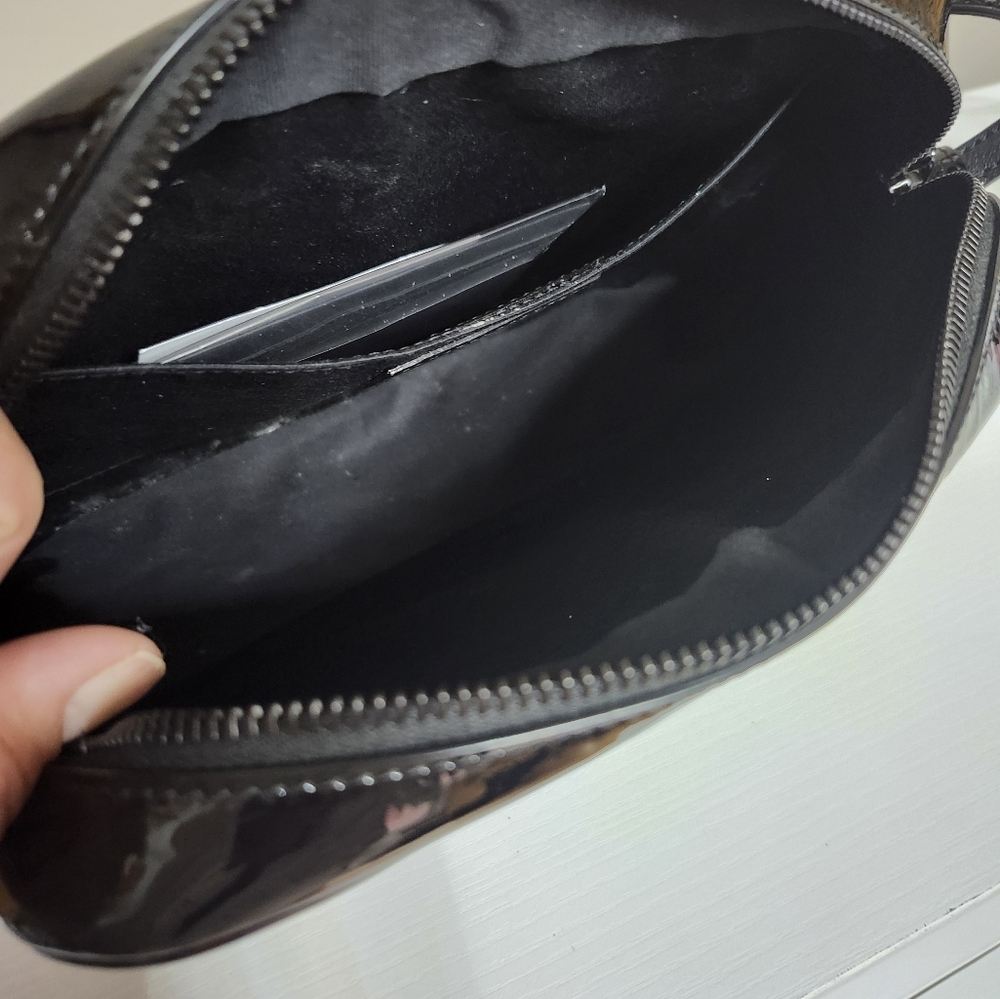 Saint Laurent Lou Medium YSL Camera Bag w/Tassel in Quilted Black Patent - Picture 7 of 16